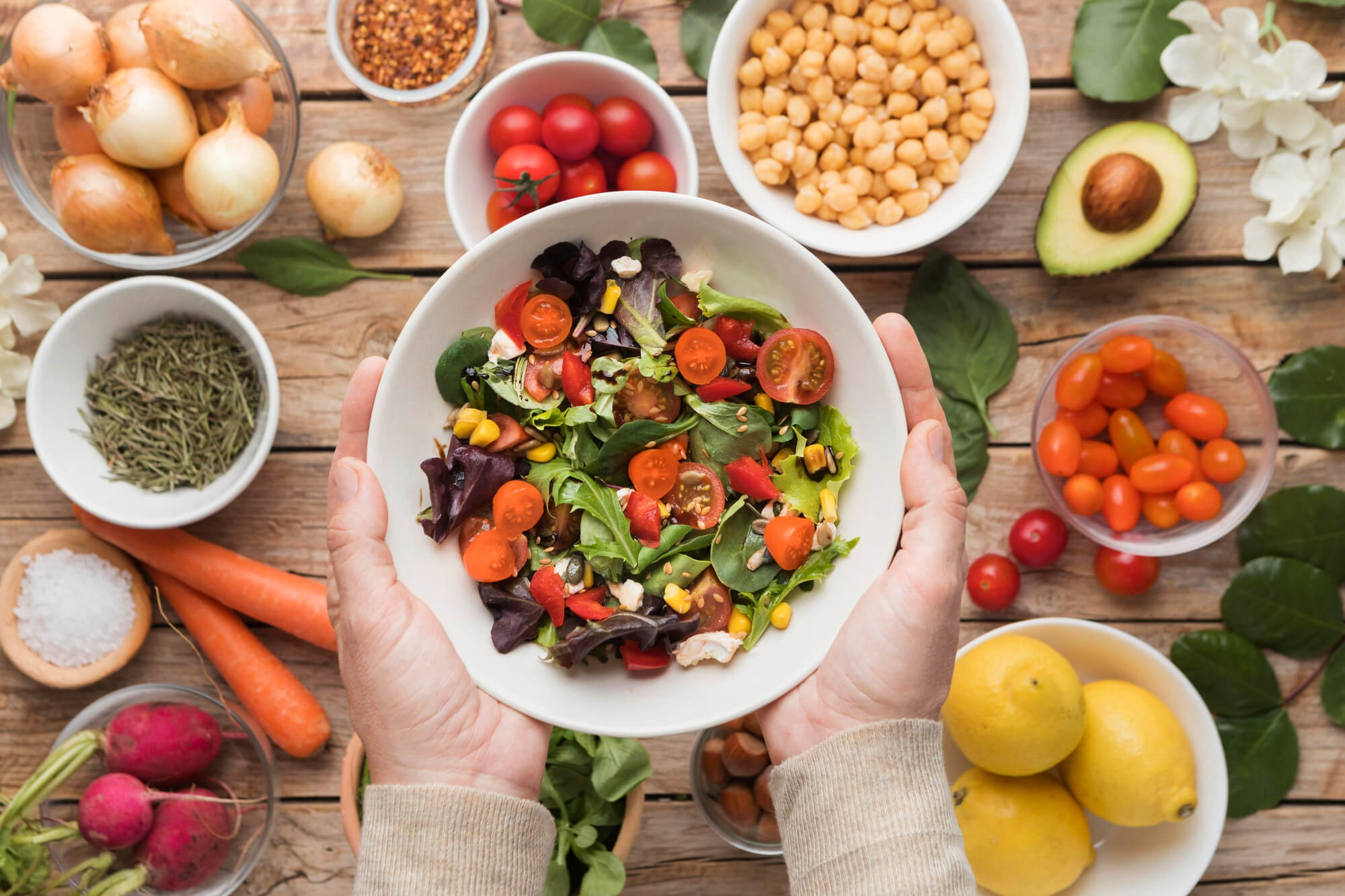vista-superior-ingredientes-e-legumes-em-uma-salada (1)